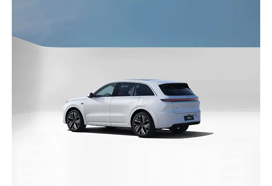 Li Auto L6 1.5 AT 4WD (150 л.с.) Max Белый в АВИЛОН. Слайд №4