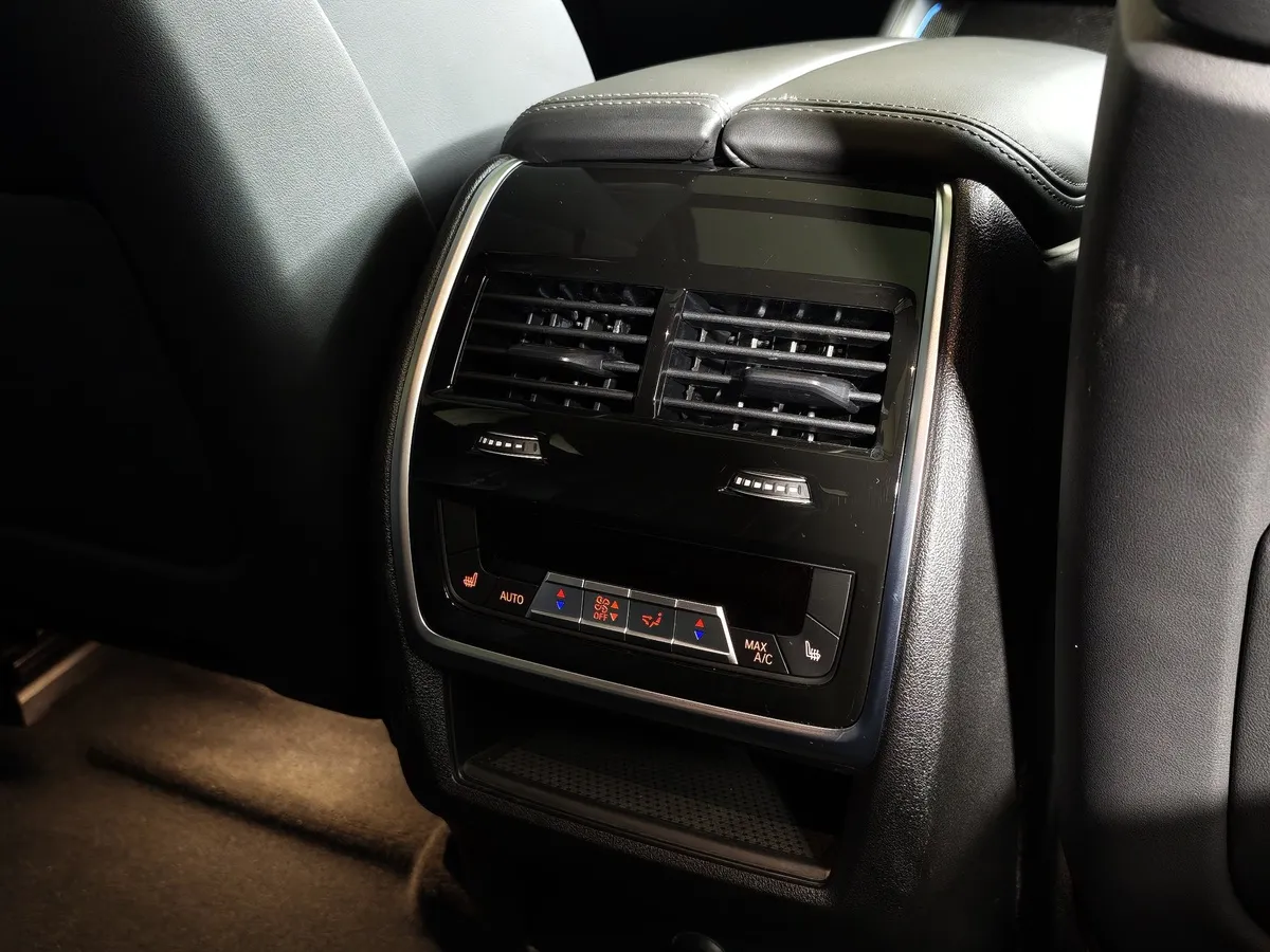 BMW X6 xDrive40d (340 л.с.) Base (Локальная сборка) Белый в АВИЛОН. Слайд №25