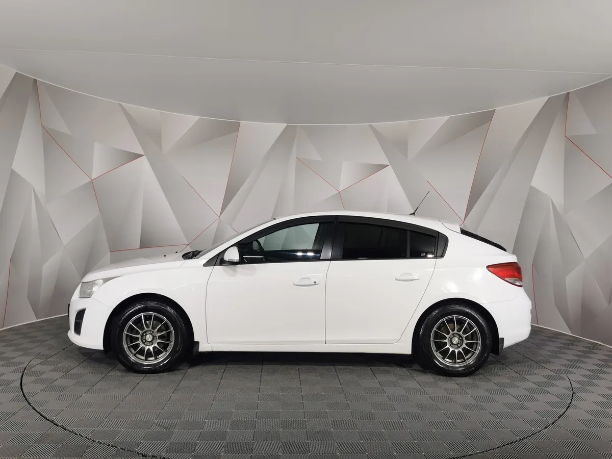 Chevrolet Cruze 1.8 MT (141 л.с.) Белый в АВИЛОН. Слайд №5