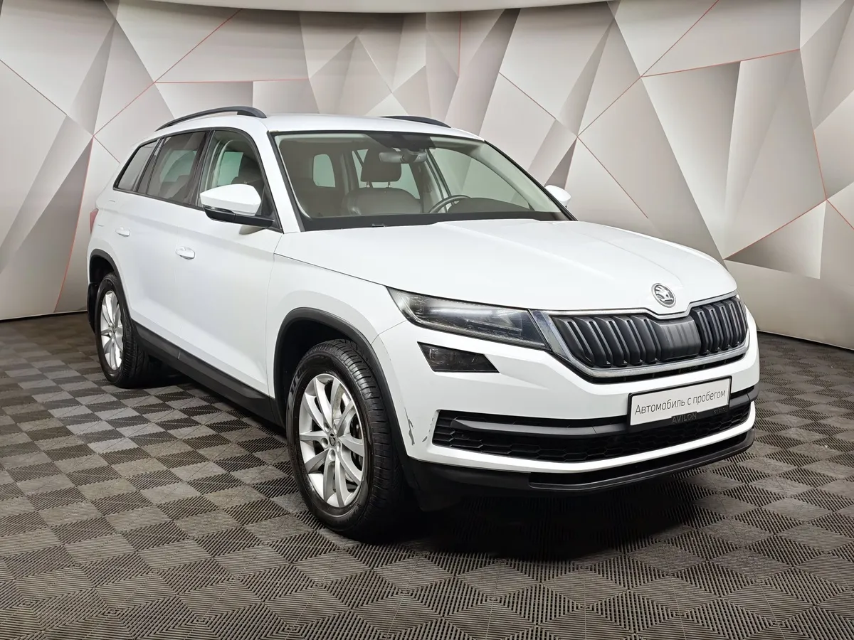 Skoda Kodiaq 2.0 TSI DSG 4X4 (180 л.с.) Белый в АВИЛОН. Слайд №3