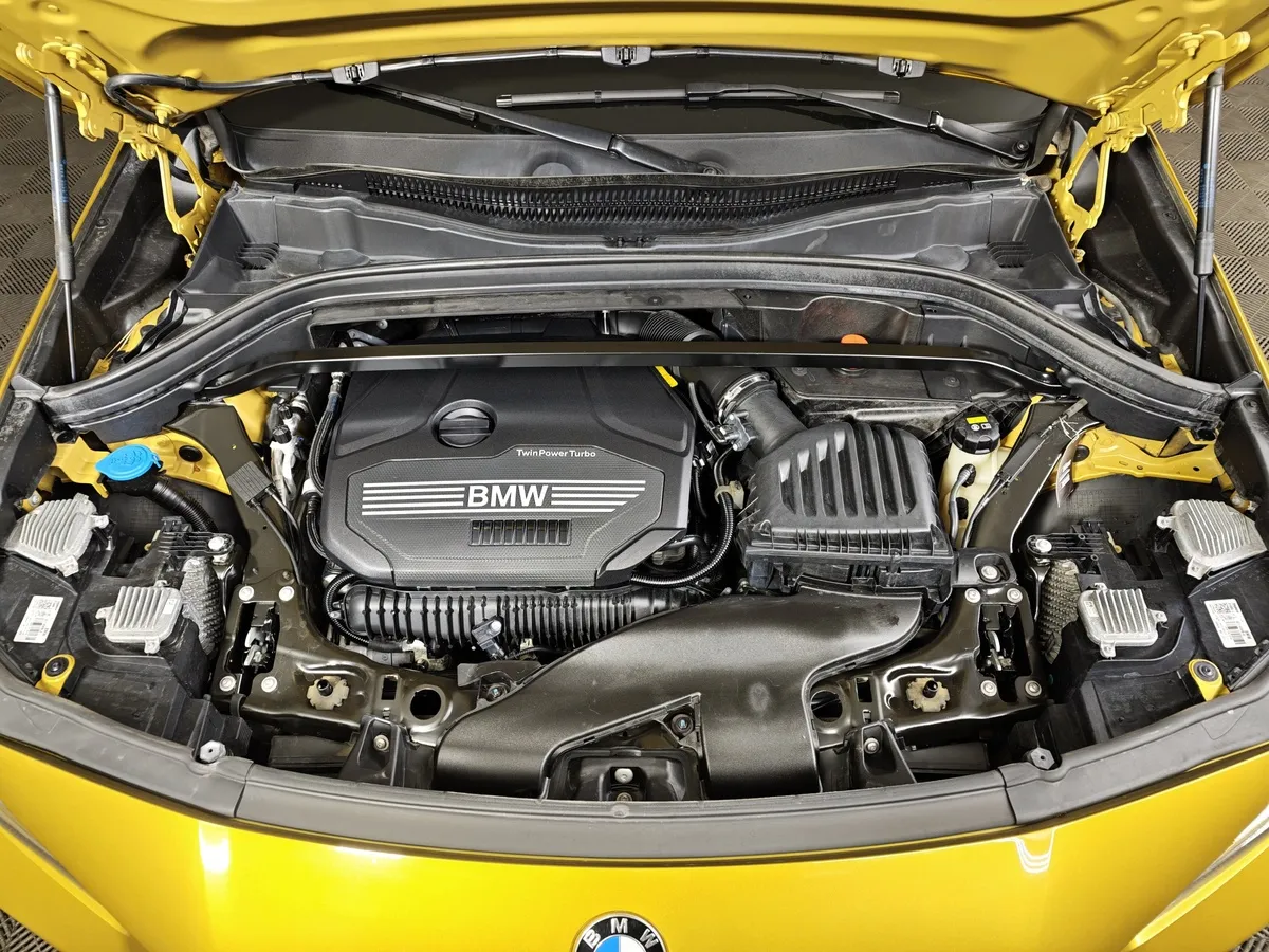 BMW X2 20i xDrive AT (192 л.с.) M Sport Золотой в АВИЛОН. Слайд №10