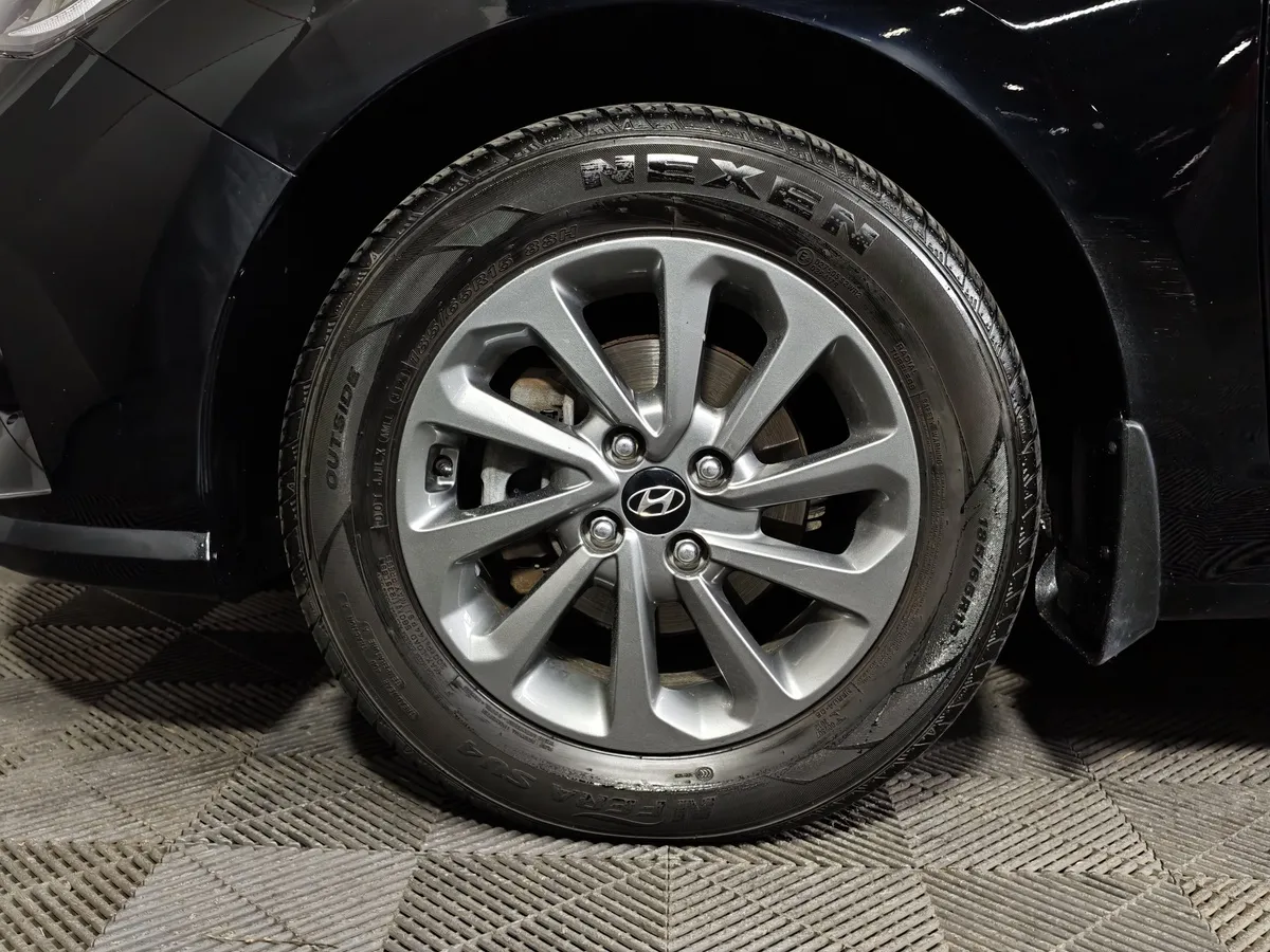 Hyundai Solaris 1.6 AT (123 л.с.) Elegance Черный в АВИЛОН. Слайд №9