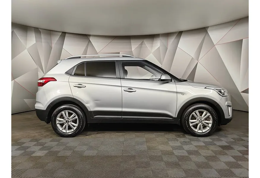 Hyundai Creta 1.6 AT AWD (121 л.с.) Travel Серебристый в АВИЛОН. Слайд №4