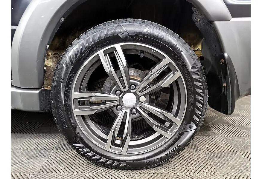 Mitsubishi Outlander 2.4 AT 4WD (160 л.с.) Черный в АВИЛОН. Слайд №9