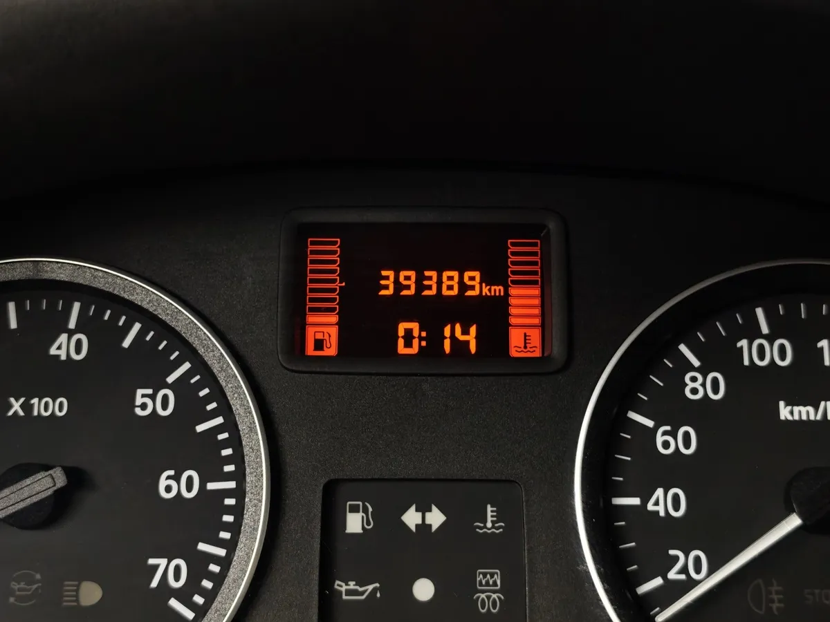 Renault Sandero 1.6 MT (84 л.с.) Синий в АВИЛОН. Слайд №18