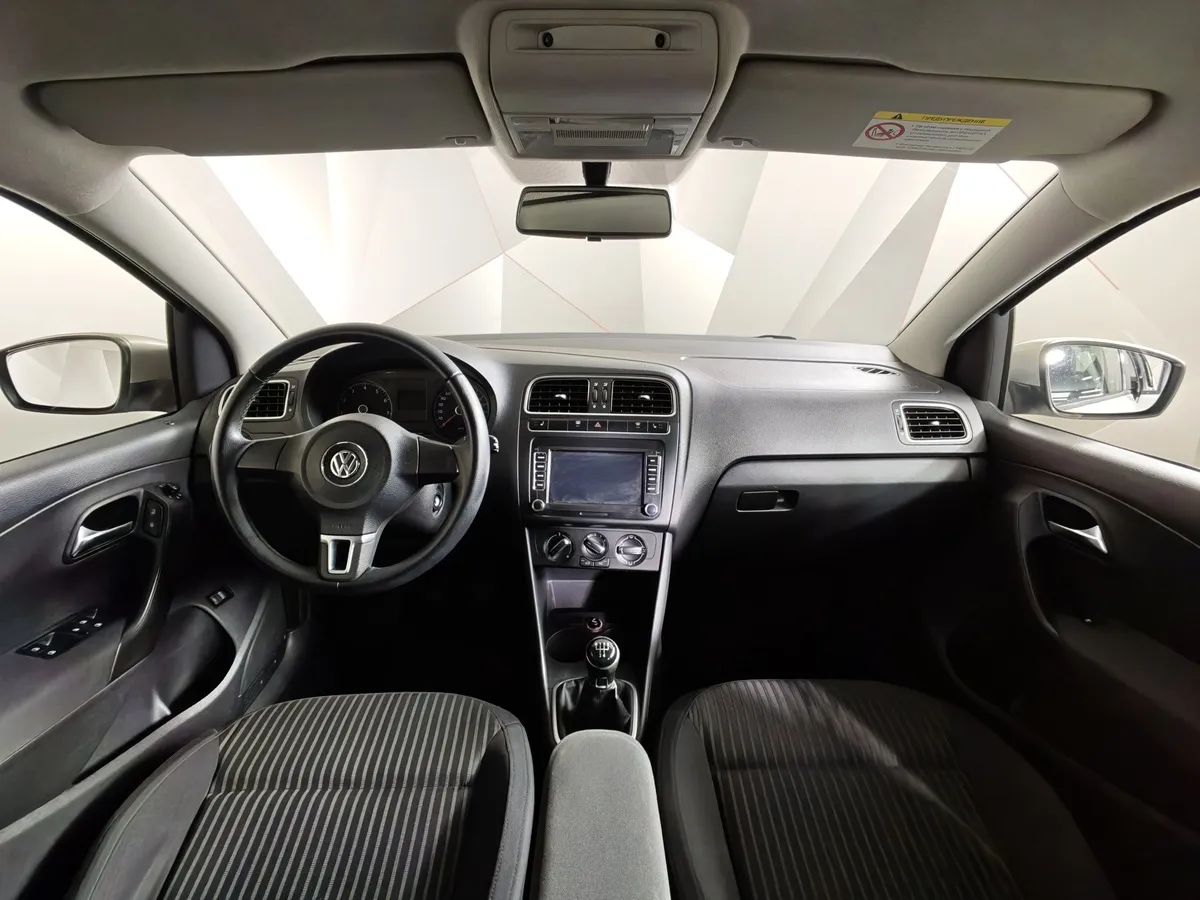 Volkswagen Polo 1.6 MT (105 л.с.) Comfortline Серебристый в АВИЛОН. Слайд №11