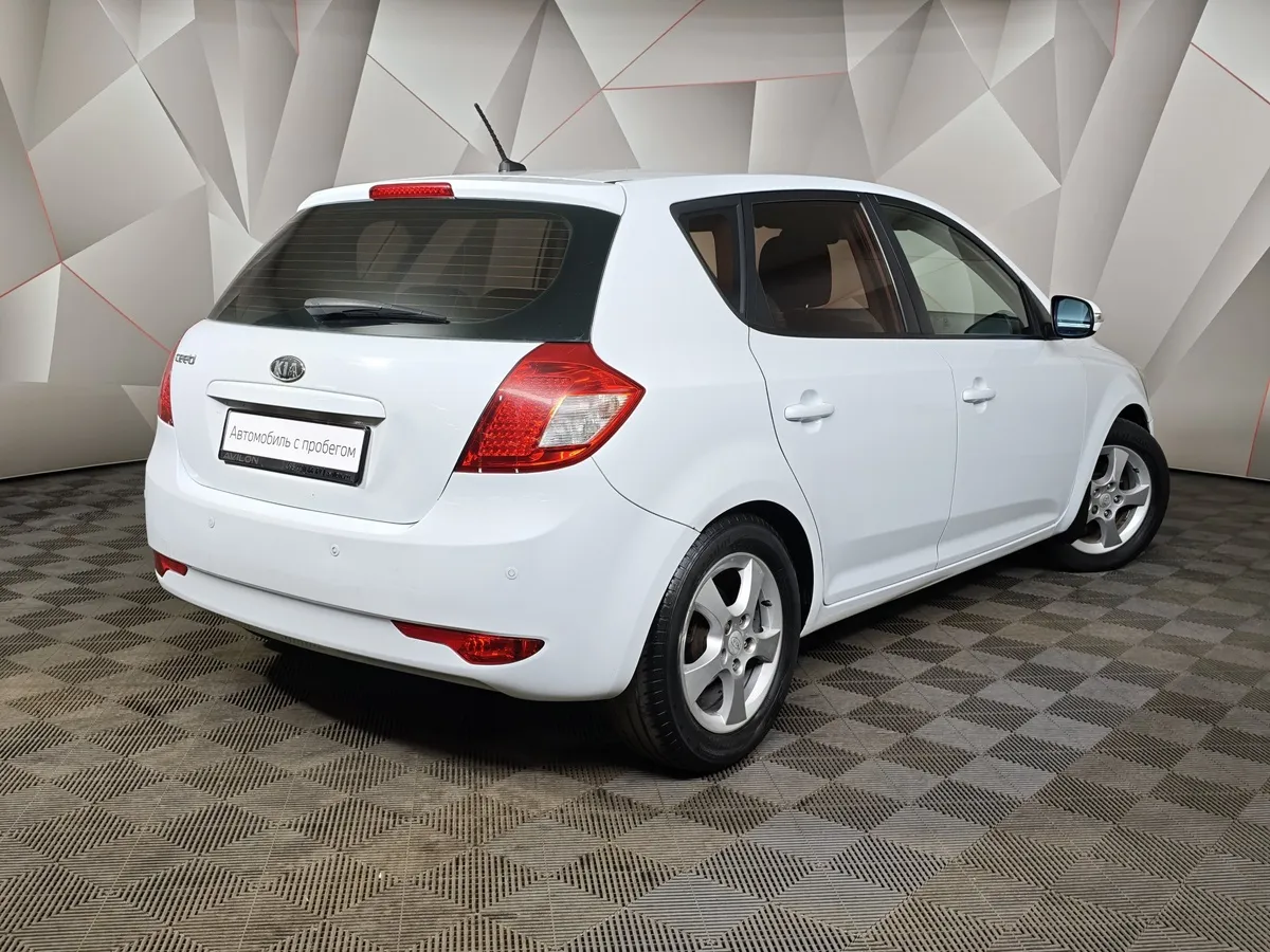 Kia Ceed 1.6 AT (122 л.с.) Белый в АВИЛОН. Слайд №2