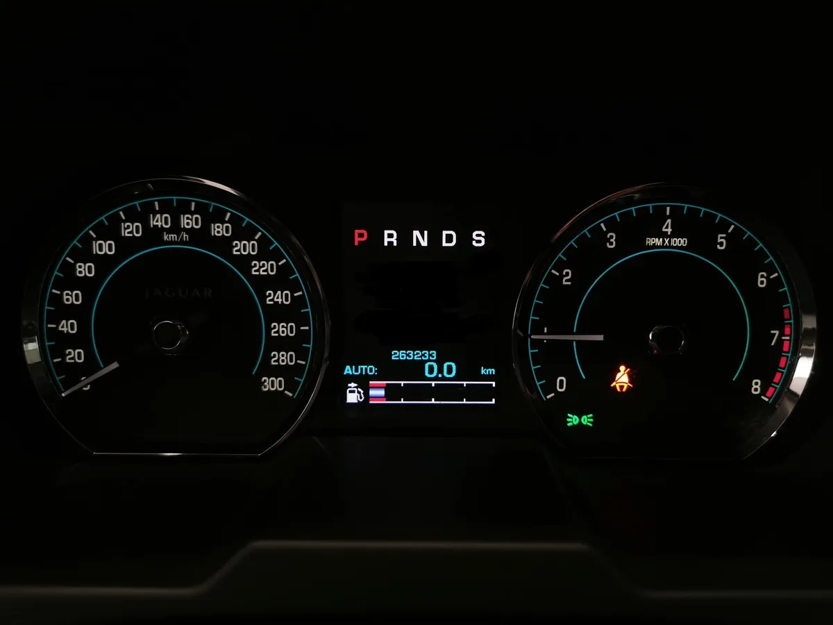 Jaguar XF 2.0 AT (240 л.с.) Luxury Коричневый в АВИЛОН. Слайд №16