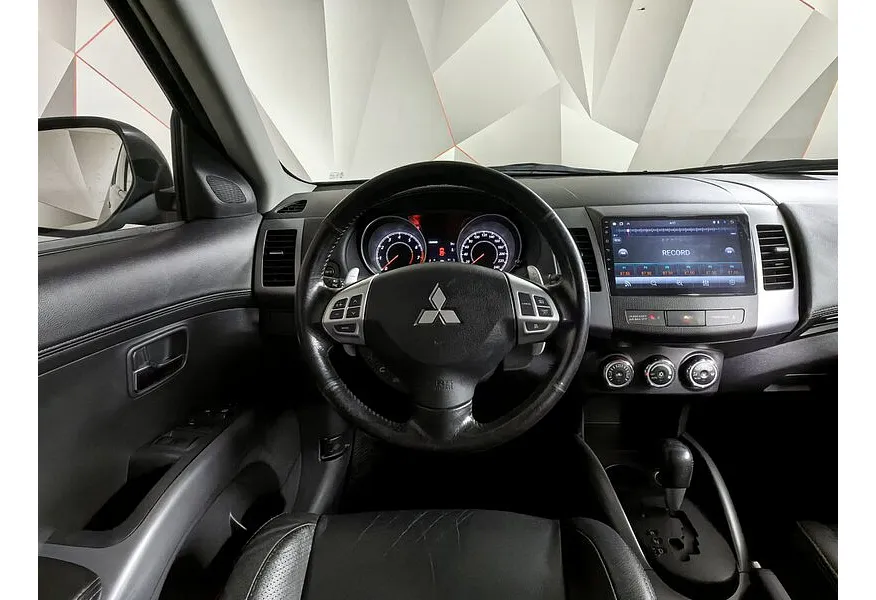 Mitsubishi Outlander 2.4 CVT 4WD (170 л.с.) Синий в АВИЛОН. Слайд №18 Mitsubishi Outlander 2.4 CVT 4WD (170 л.с.) Синий в АВИЛОН. Слайд №18