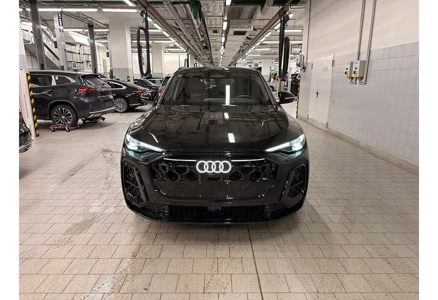 Audi Q5 L 2.0 40 TFSI S tronic quattro (204 л.с.) Черный в АВИЛОН. Слайд №3