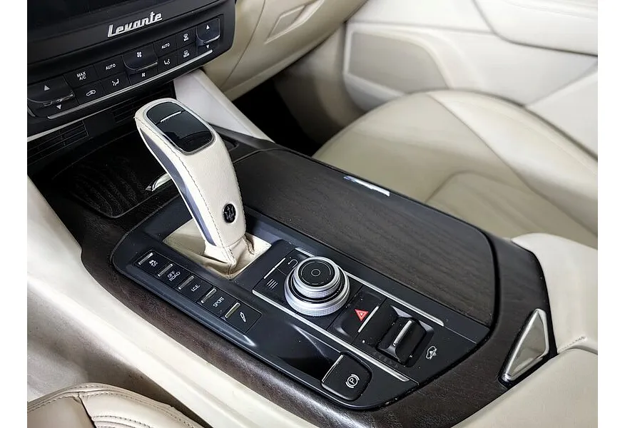 Maserati Levante Diesel 3.0 V6 AT (275 л.с.) Essence Синий в АВИЛОН. Слайд №23