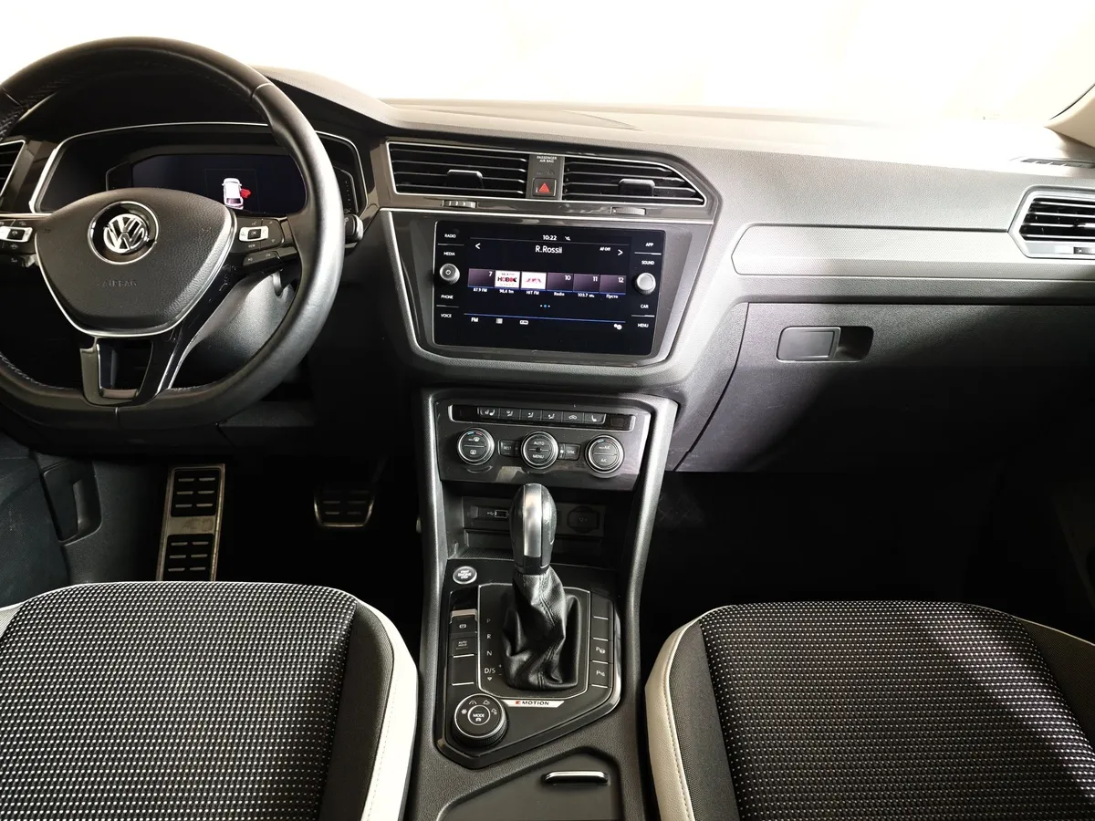 Volkswagen Tiguan 2.0 TDI 4Motion DSG (150 л.с.) OFFROAD Черный в АВИЛОН. Слайд №15