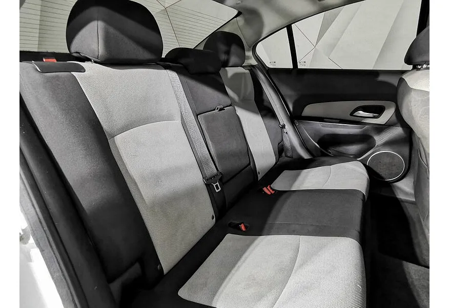 Chevrolet Cruze 1.6 AT (109 л.с.) Белый в АВИЛОН. Слайд №16