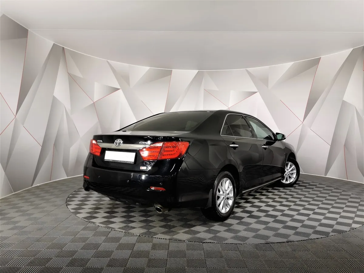 Toyota Camry 2.5 AT (181 л.с.) Классик Черный в АВИЛОН. Слайд №2