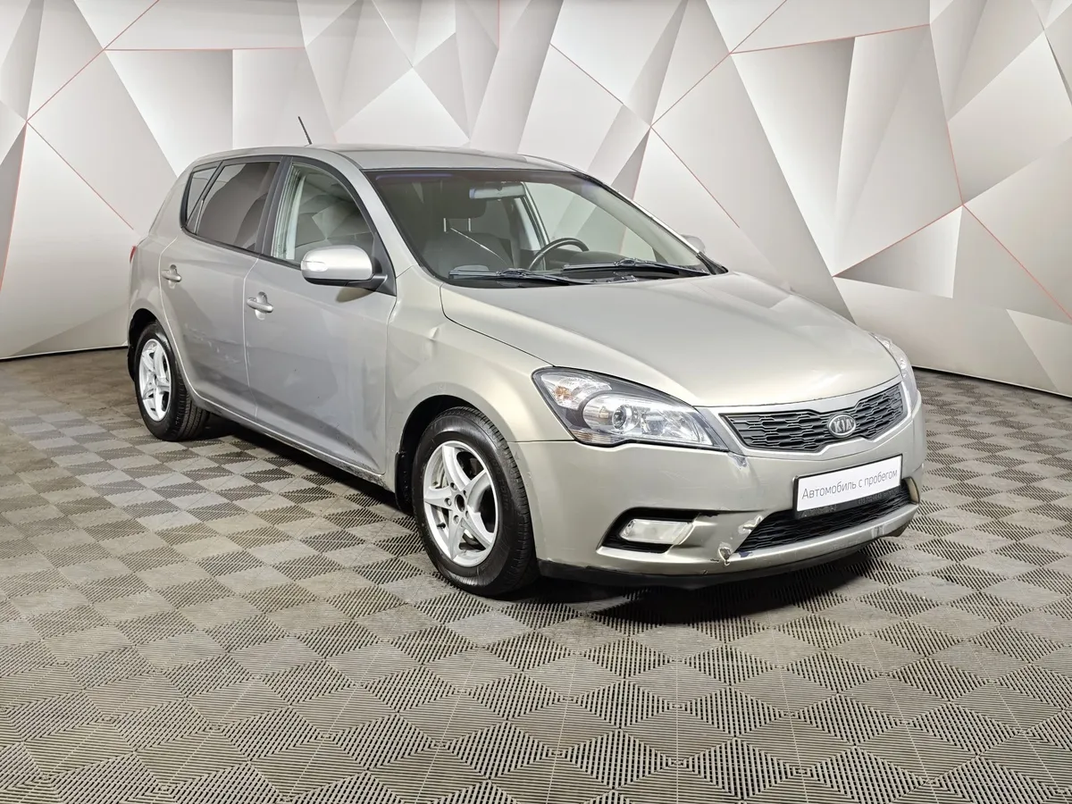 Kia Ceed 1.6 AT (122 л.с.) Серебристый в АВИЛОН. Слайд №3