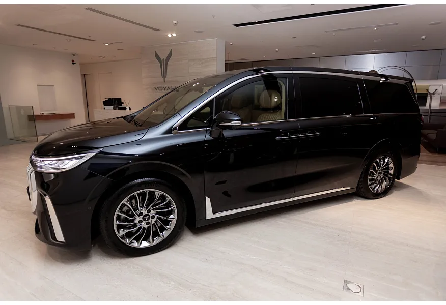 Voyah Dream EVR long range 1.5 AT AWD (422 л.с.) Черный в АВИЛОН. Слайд №9