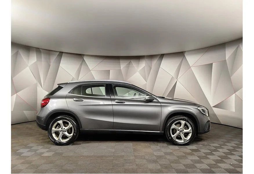 Mercedes-Benz GLA 200 7G-DCT (150 л.с.) Особая серия Серый в АВИЛОН. Слайд №6