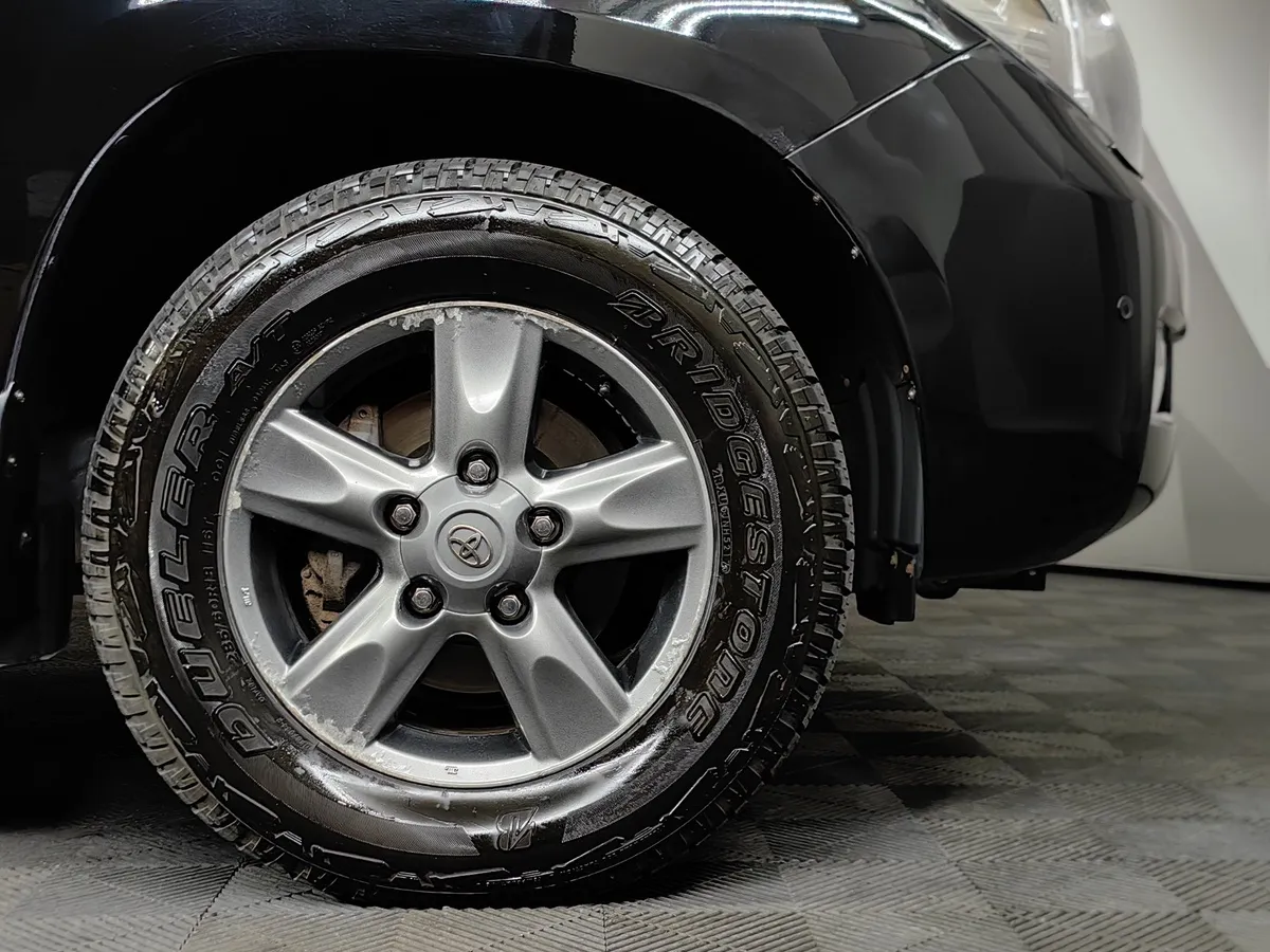 Toyota Land Cruiser 4.5 Twin-Turbo D AT 4WD (5 мест) (235 л.с.) Престиж Черный в АВИЛОН. Слайд №9