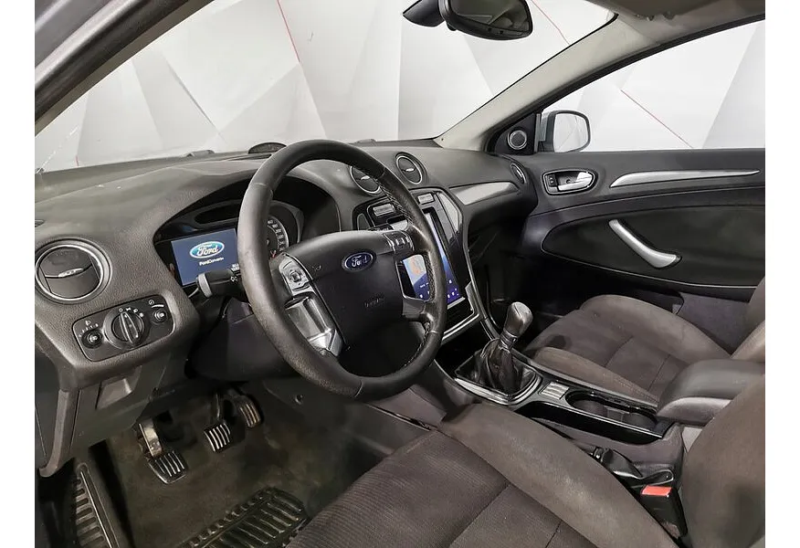 Ford Mondeo 2.0 MT (145 л.с.) Серебристый в АВИЛОН. Слайд №19