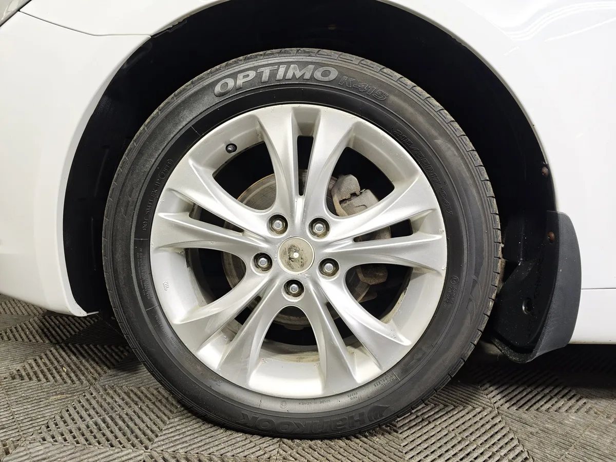 Hyundai Sonata 2.0 MPi AT (150 л.с.) Comfort Белый в АВИЛОН. Слайд №9