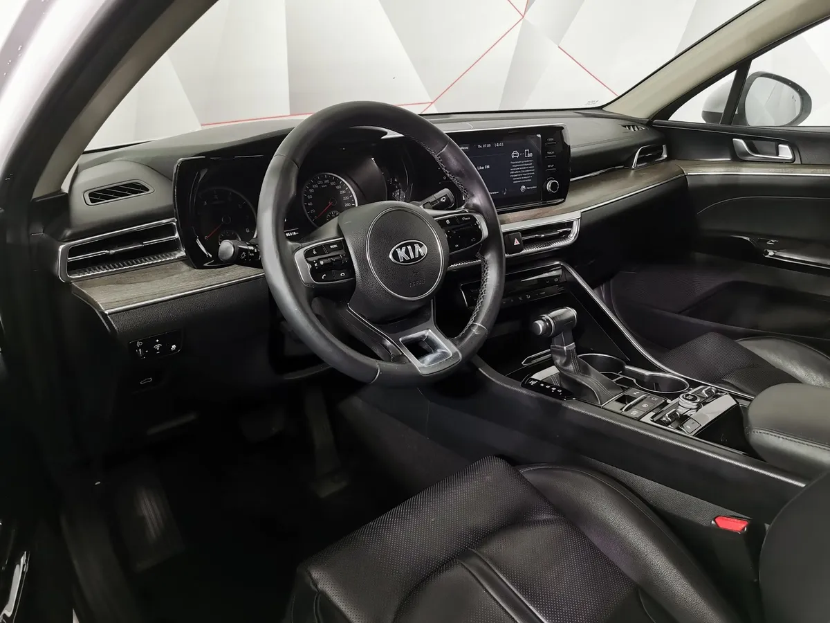 Kia K5 2.0 AT (240 л.с.) Premium Белый в АВИЛОН. Слайд №17