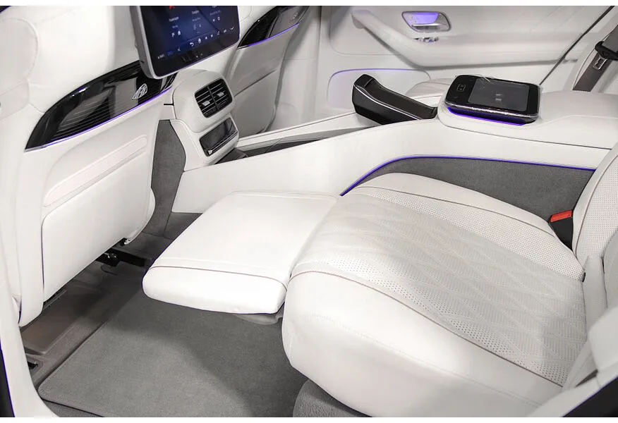 Mercedes-Benz GLS 600 9G-Tronic 4Matic (557 л.с.) Черный в АВИЛОН. Слайд №12