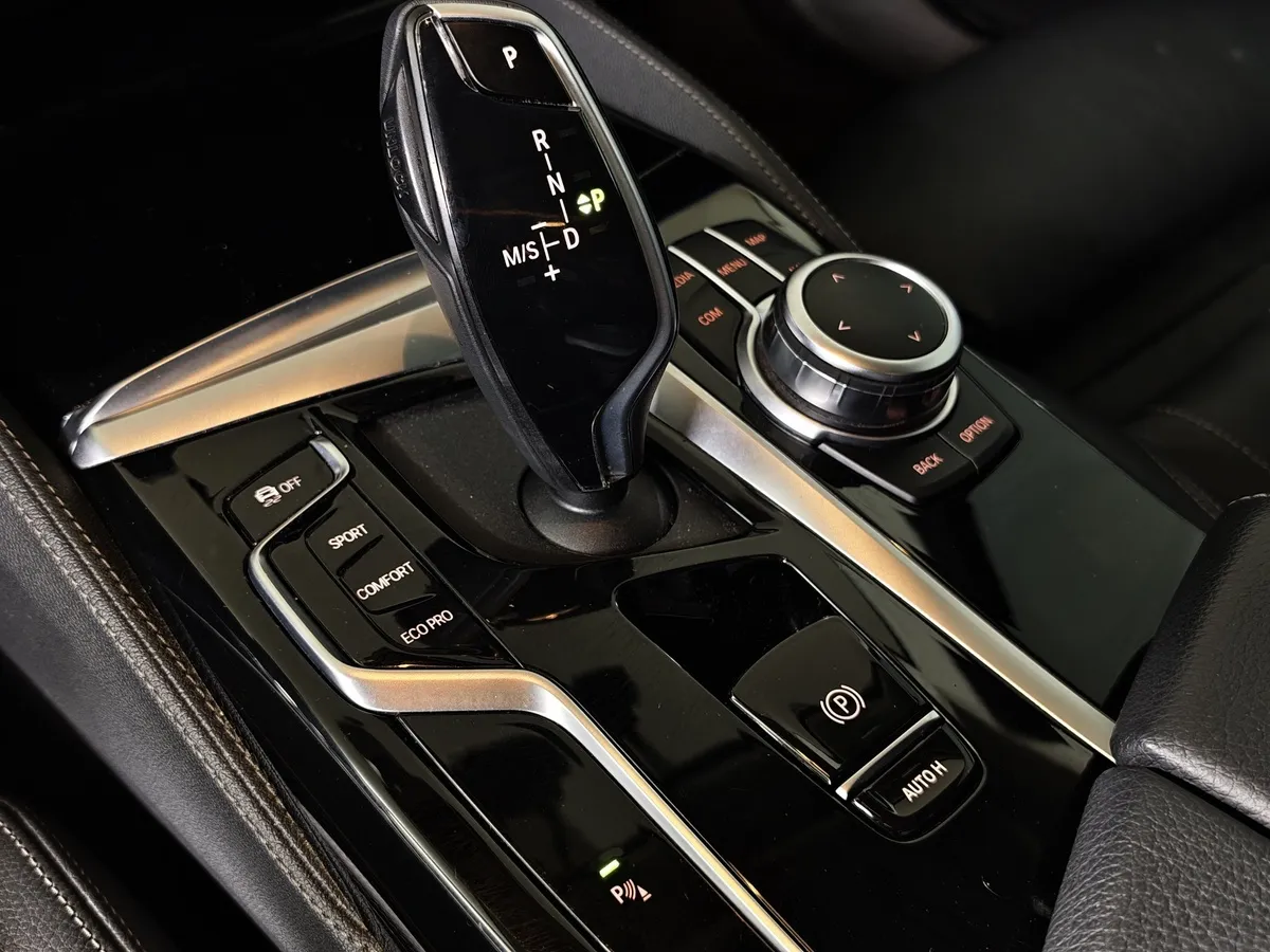 BMW 5 серия 520i Steptronic (184 л.с.) Base (Локальная сборка) Серый в АВИЛОН. Слайд №17