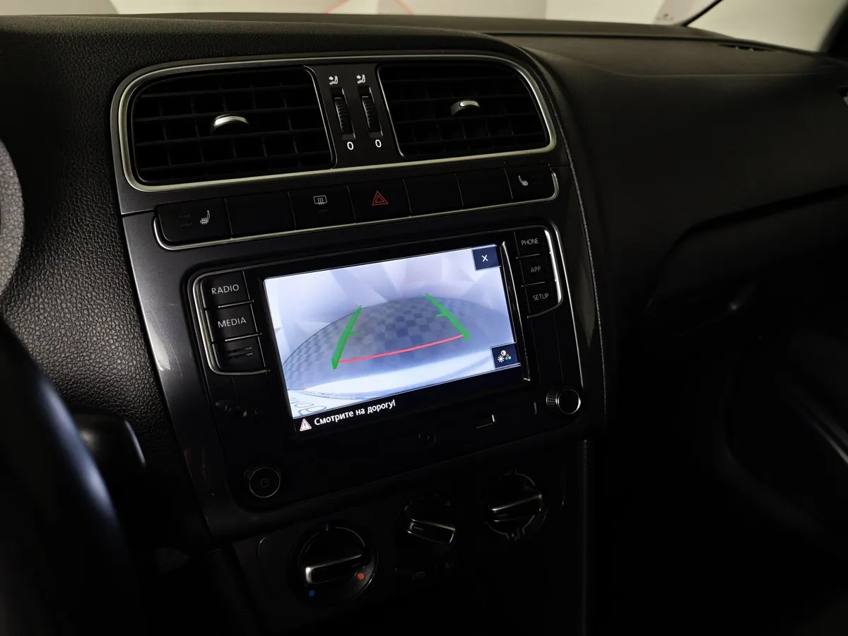 Volkswagen Polo 1.6 MPI MT (110 л.с.) Connect Белый в АВИЛОН. Слайд №21