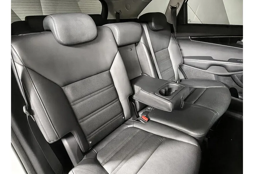 Kia Sorento 2.2 D AT AWD (5 мест) (200 л.с.) Prestige Белый в АВИЛОН. Слайд №17