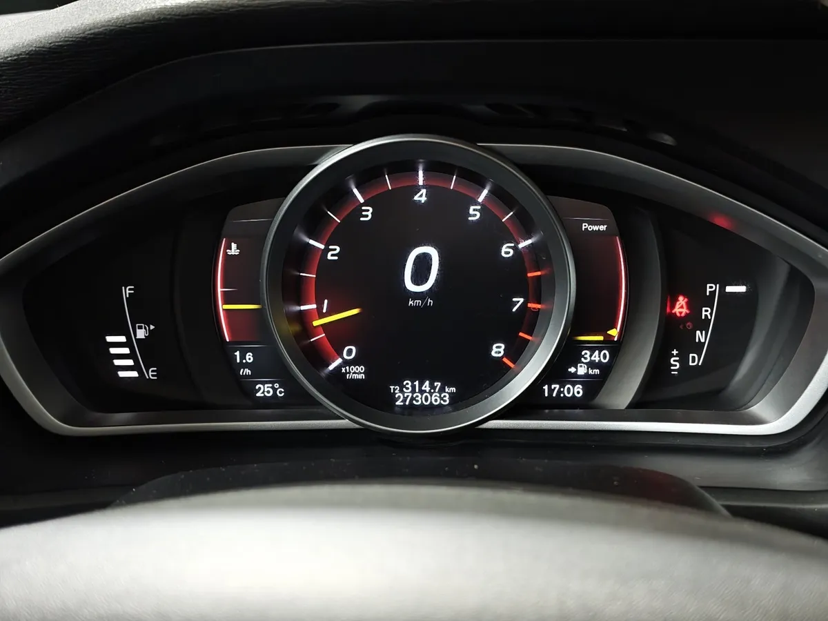 Volvo V40 2.0 T5 Geartronic AWD (213 л.с.) Белый в АВИЛОН. Слайд №18
