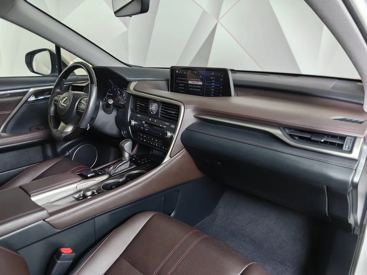Lexus RX 200t AT AWD (238 л.с.) Executive Белый в АВИЛОН. Слайд №13
