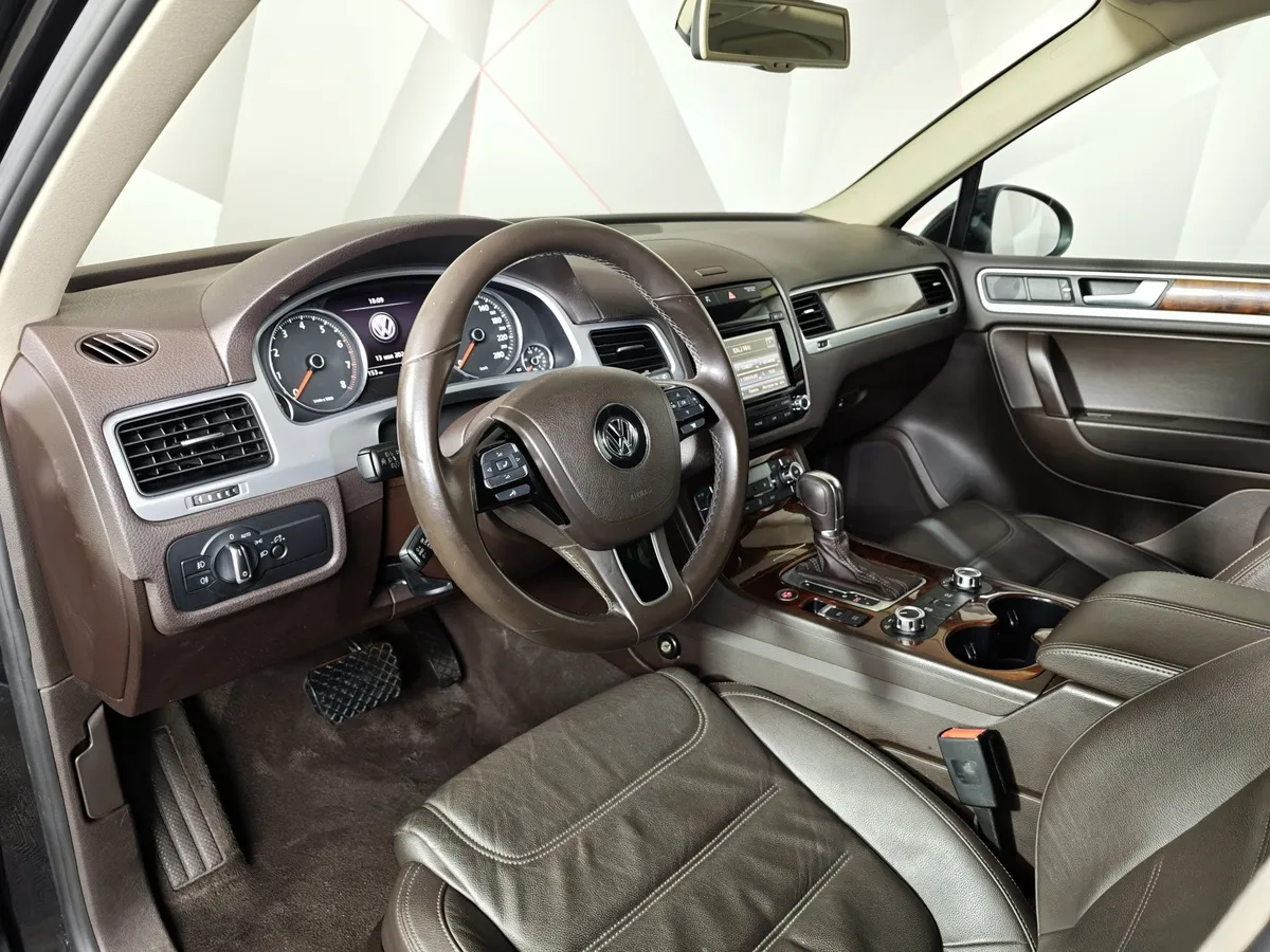 Volkswagen Touareg 3.6 FSI Tiptronic 4Motion (249 л.с.) V6 FSI Черный в АВИЛОН. Слайд №19
