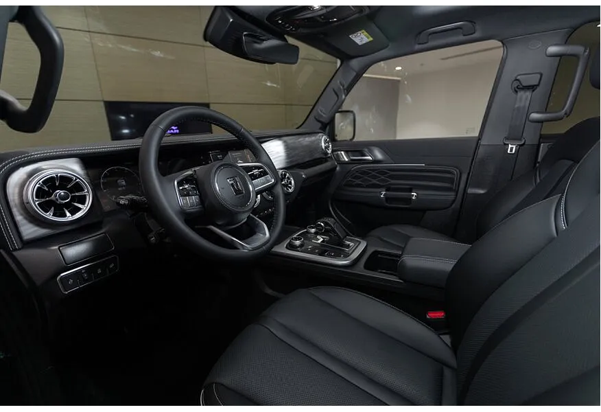 TANK 300 2.0T AT 4WD (220 л.с.) City Premium Черный в АВИЛОН. Слайд №8