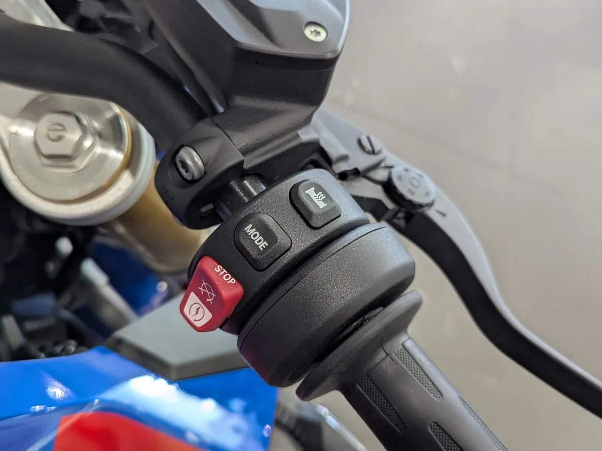 BMW Motorrad F 900 R F 900 R 895 см³ 895 Синий в АВИЛОН. Слайд №9
