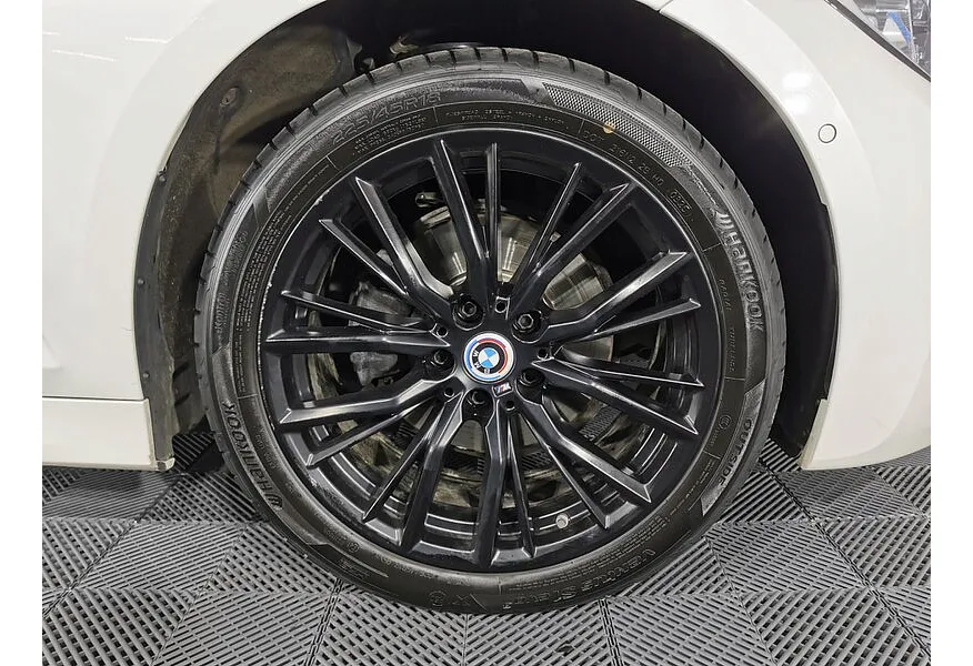 АВИЛОН - BMW 3 серия 320i xDrive (184 л.с.) M Sport Pure Белый - slide 12