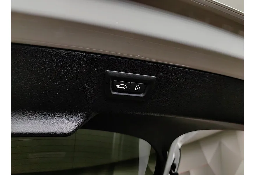 BMW X6 M 4.4 xDrive Steptronic (575 л.с.) Белый в АВИЛОН. Слайд №16