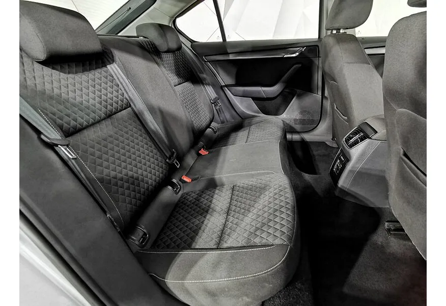Skoda Octavia 1.6 AT (110 л.с.) Серебристый в АВИЛОН. Слайд №13