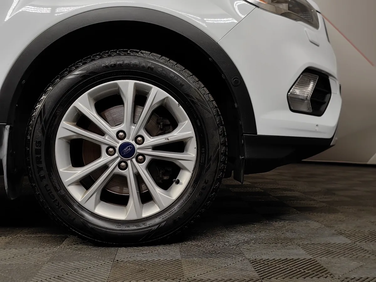 Ford Kuga 1.5 EcoBoost AT AWD (150 л.с.) Titanium Белый в АВИЛОН. Слайд №9