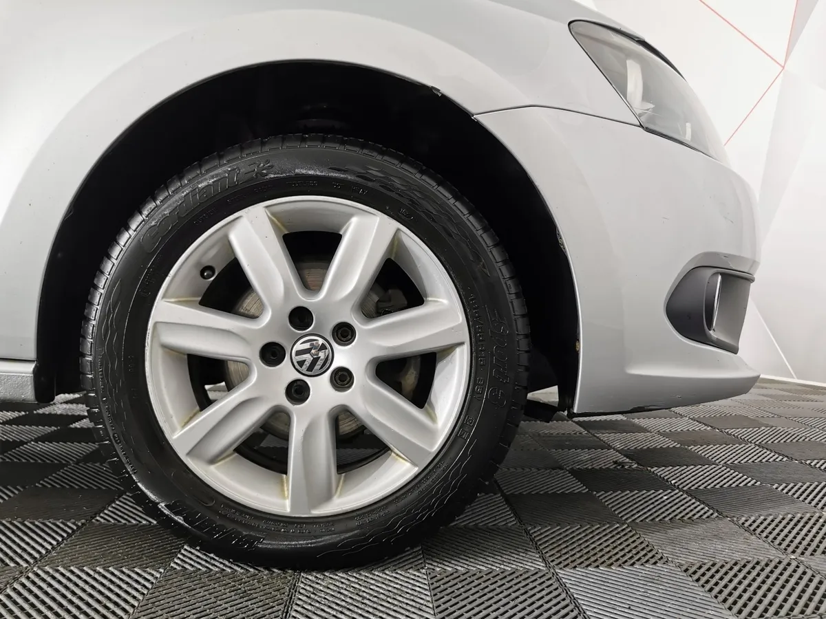 Volkswagen Polo 1.6 Tiptronic (105 л.с.) Comfortline Серебристый в АВИЛОН. Слайд №9