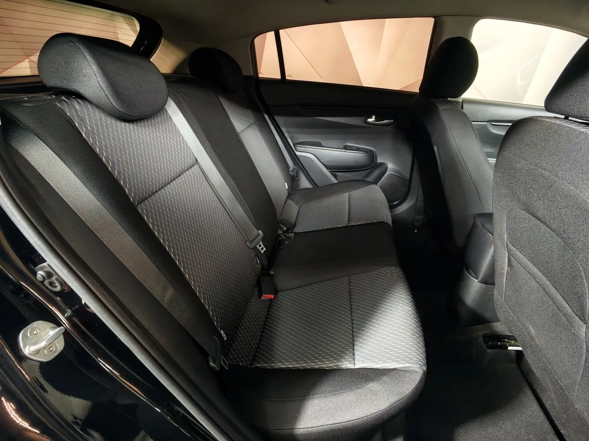 Kia Rio X-Line 1.6 MT (123 л.с.) Черный в АВИЛОН. Слайд №16