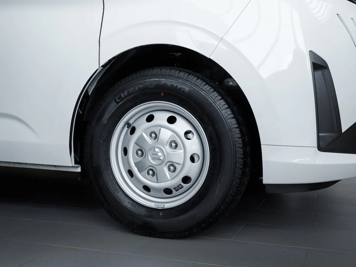 Foton View 2.0D 8AT RWD (159 л.с.) H1 1990 Белый в АВИЛОН. Слайд №14