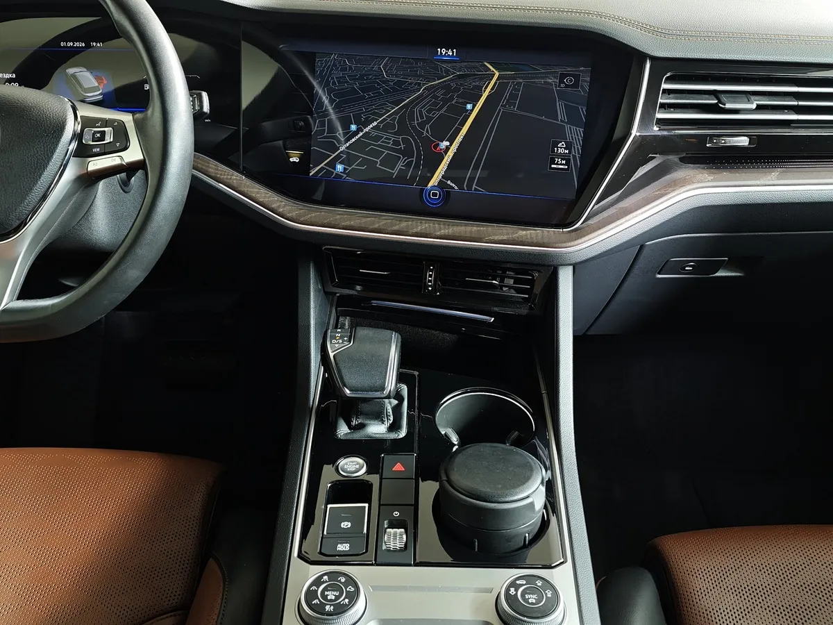 Volkswagen Touareg 2.0 TSI Tiptronic 4Motion (249 л.с.) Exclusive Коричневый в АВИЛОН. Слайд №15