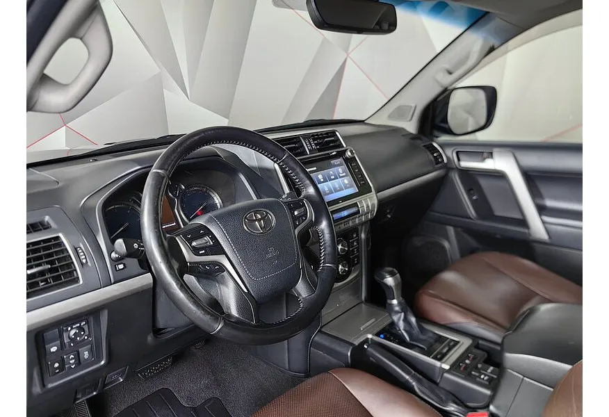 Toyota Land Cruiser Prado 2.8 D AT 4WD (5 мест) (177 л.с.) Комфорт Черный в АВИЛОН. Слайд №19