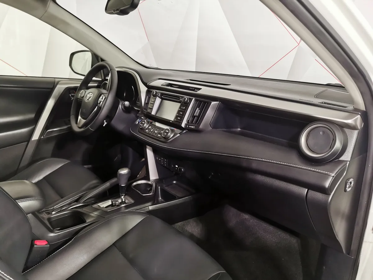 Toyota RAV4 2.0 CVT AWD (146 л.с.) Классик Белый в АВИЛОН. Слайд №12