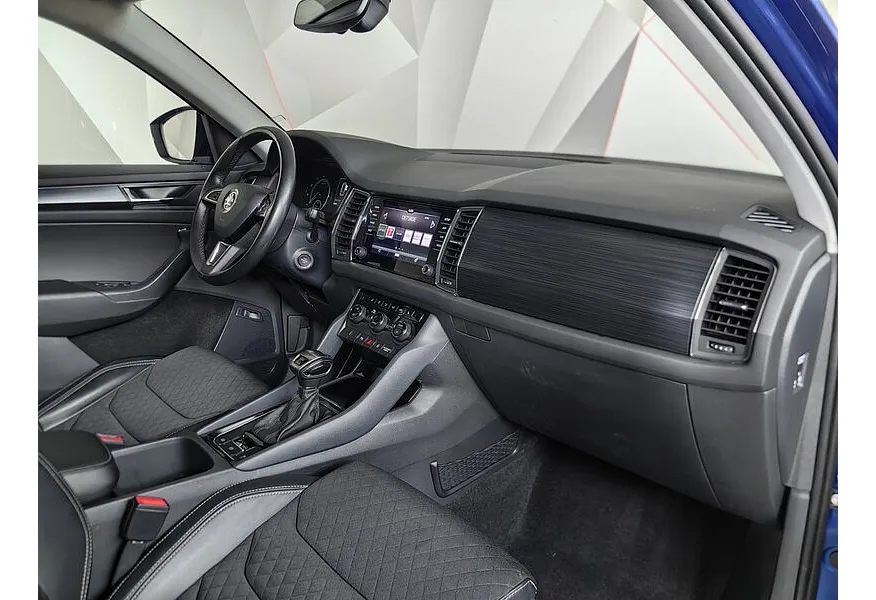 Skoda Kodiaq 2.0 TSI DSG 4X4 (180 л.с.) Синий в АВИЛОН. Слайд №13