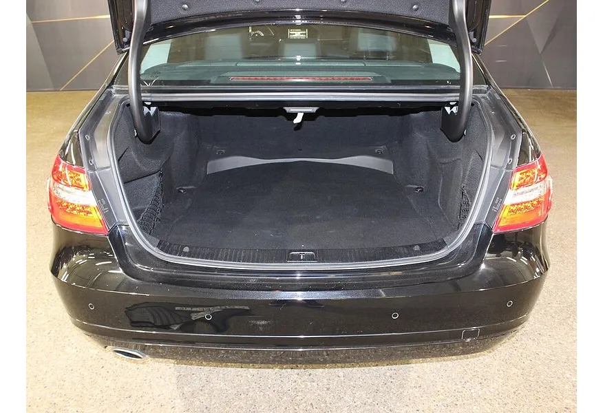 Mercedes-Benz E-Класс E 200 T BlueEfficiency 7G-Tronic Plus (184 л.с.) Черный в АВИЛОН. Слайд №12