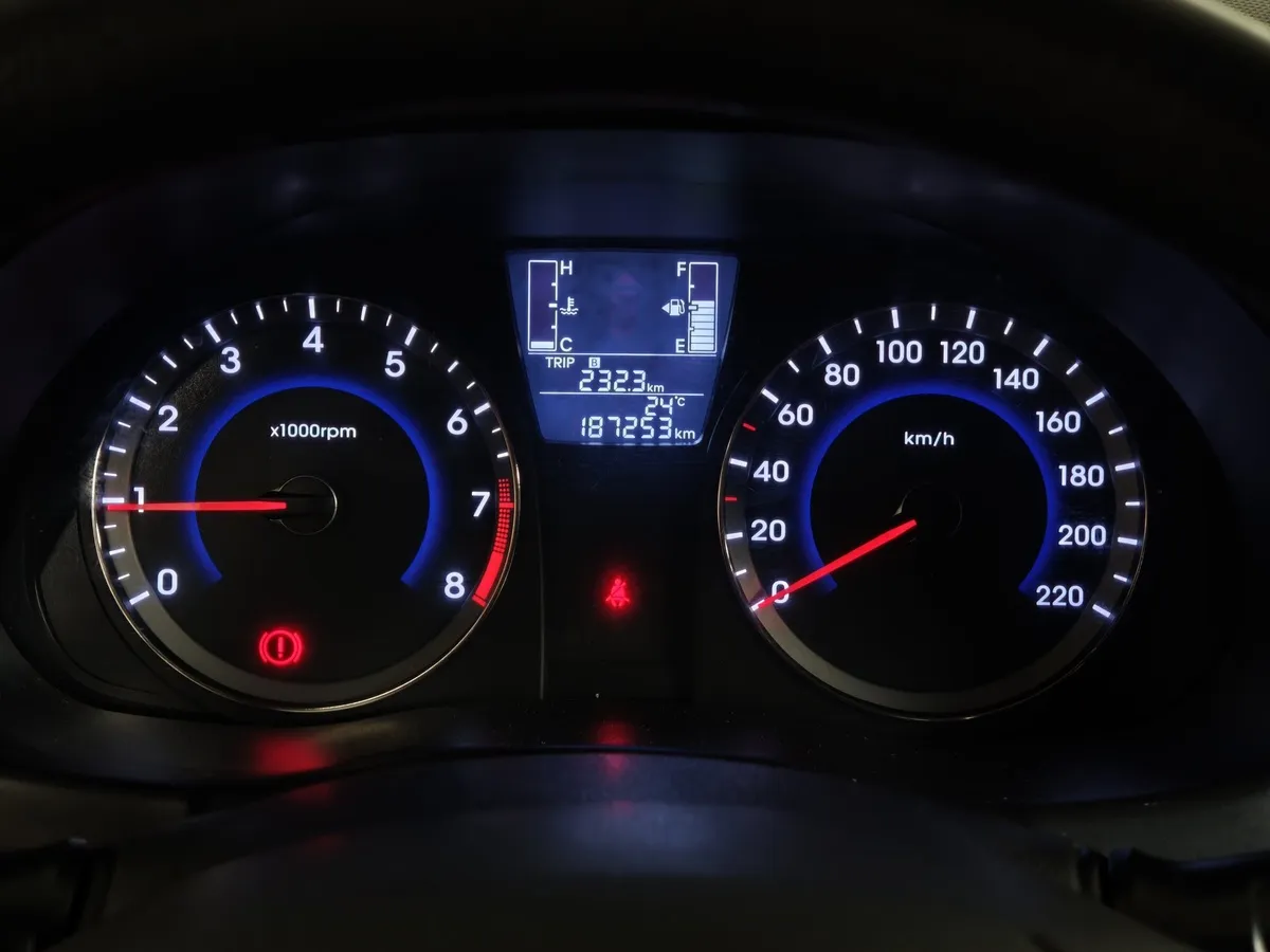 Hyundai Solaris 1.4 MT (107 л.с.) Comfort Черный в АВИЛОН. Слайд №18