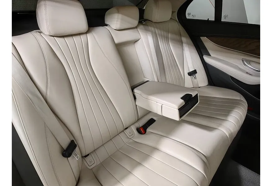 Mercedes-Benz E-Класс E 300 9G-TRONIC (245 л.с.) Черный в АВИЛОН. Слайд №17