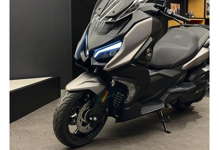 LIVE. Слайд №9