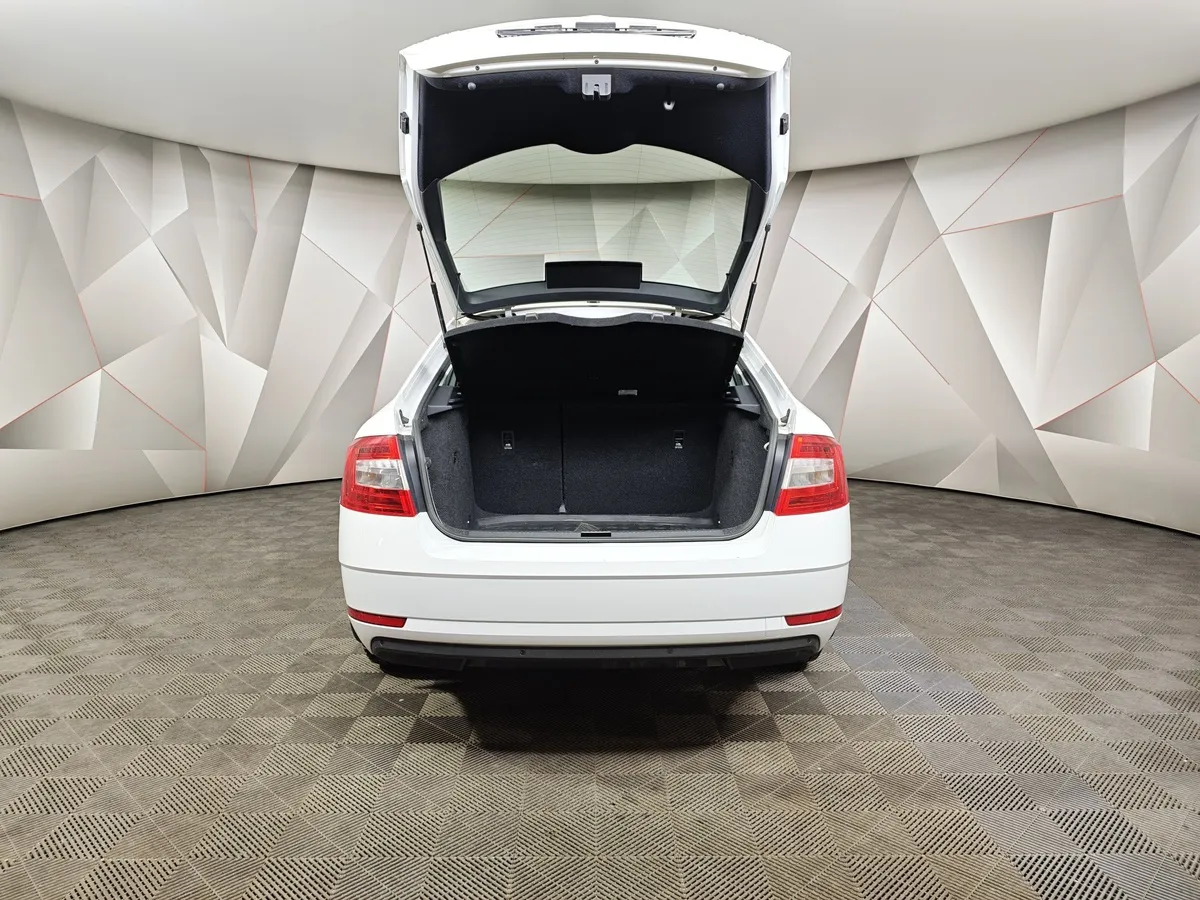 Skoda Octavia 1.6 MPI MT (110 л.с.) Белый в АВИЛОН. Слайд №12